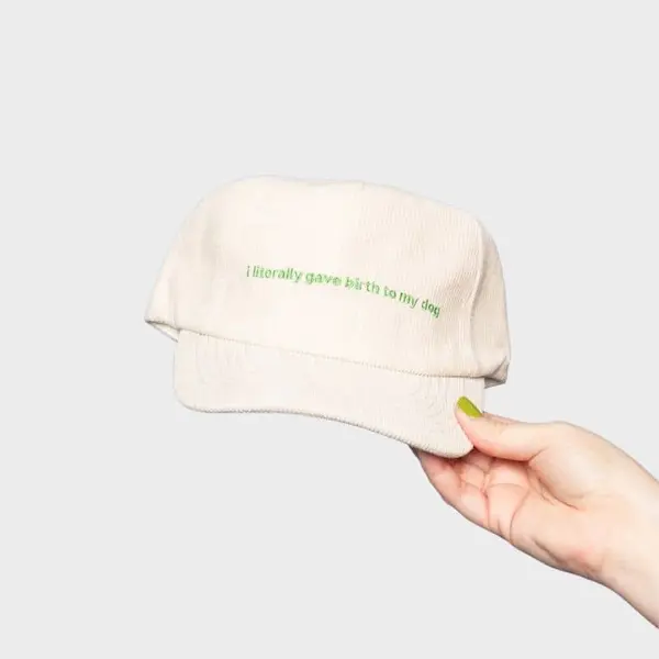 CASQUETTE EN VELOURS CÔTELÉ - I LITERALLY GAVE BIRTH TO MY DOG (BEIGE)